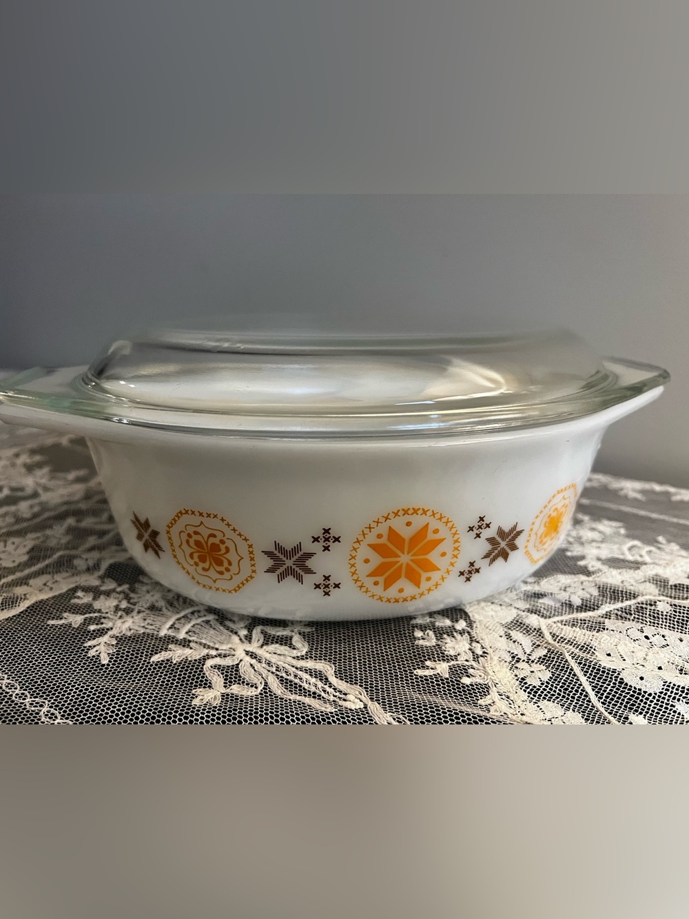 Vintage Pyrex Town & Country Oval Casserole Dish 043 & Lid 943-C
1 1/2 Quart
